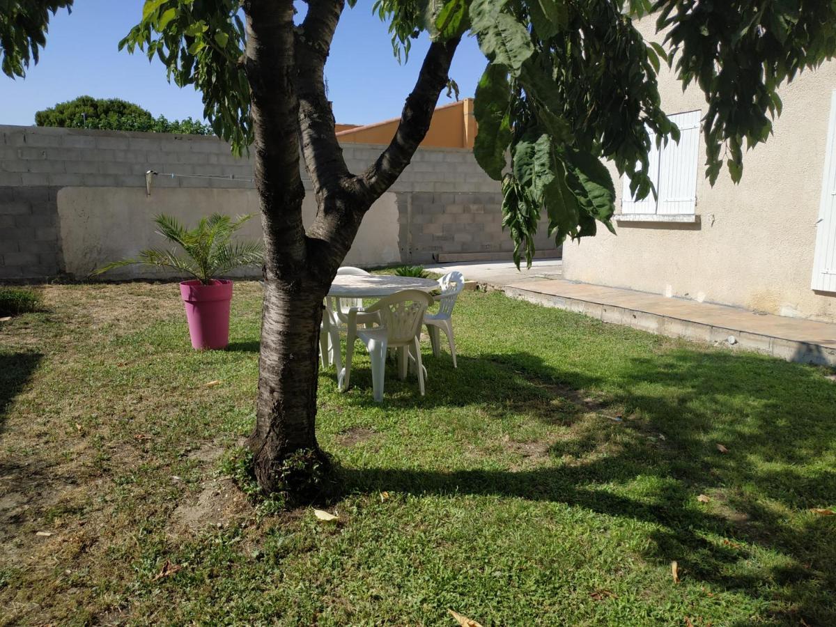 Appart 28M2 Avec Jardin Et Parking Prives, Chambre Separee Milhaud Eksteriør billede
