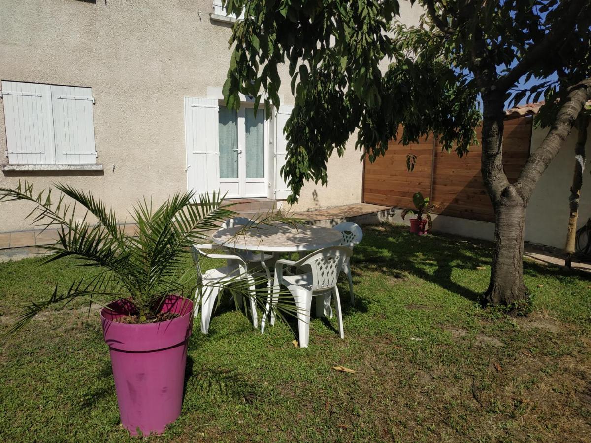 Appart 28M2 Avec Jardin Et Parking Prives, Chambre Separee Milhaud Eksteriør billede